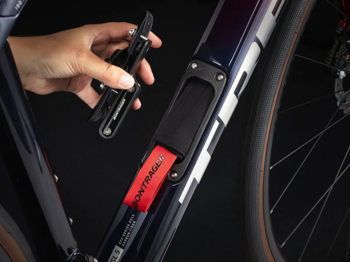 Trek Bikes Domane SL 5 gen 3 Rage Red/Deep Dark Blue Fade Hot
